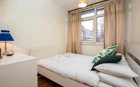 Cosy Room With Smart Tv In Central London